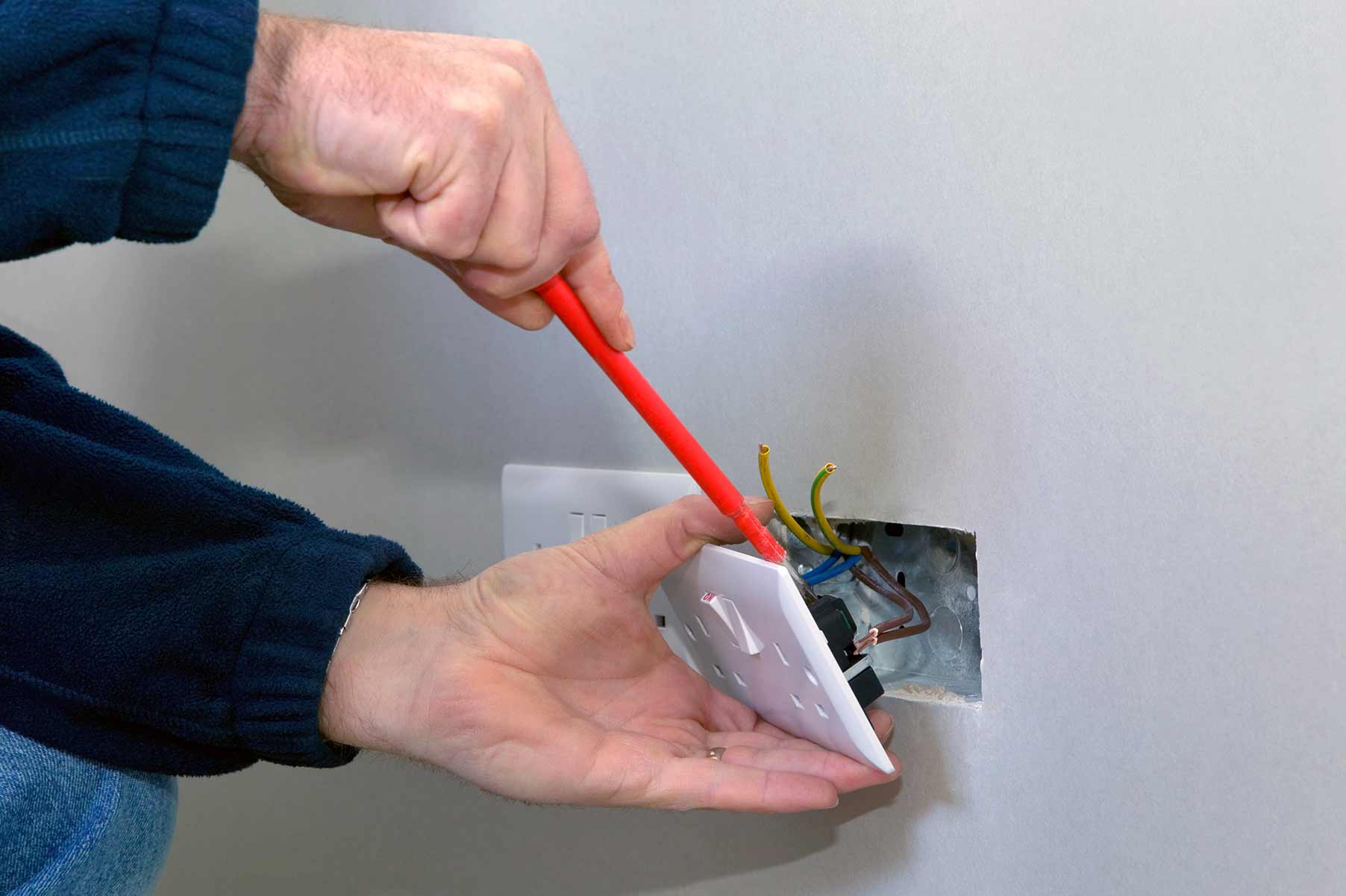Our electricians can install plug sockets for domestic and commercial proeprties in Northampton and the local area. 